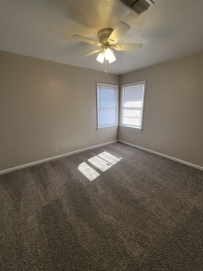 Building Photo - 3 Bedroom 1 Bath Home