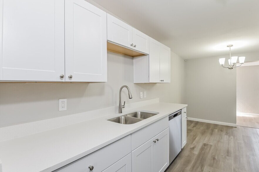 Building Photo - 6761 E Fayette St