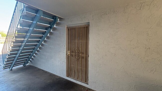 Building Photo - 1130 E Butler Dr