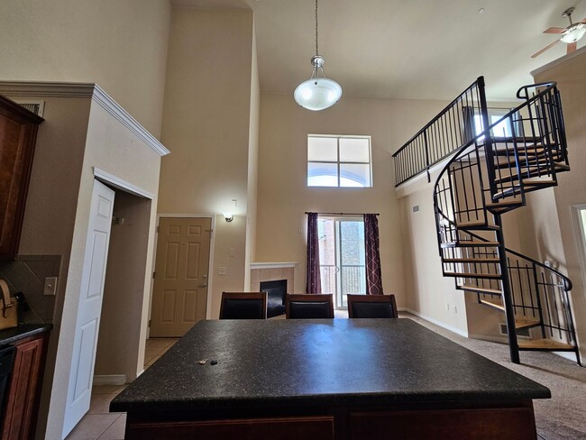 Building Photo - Beautiful Townhouse located near Fiddlers ...