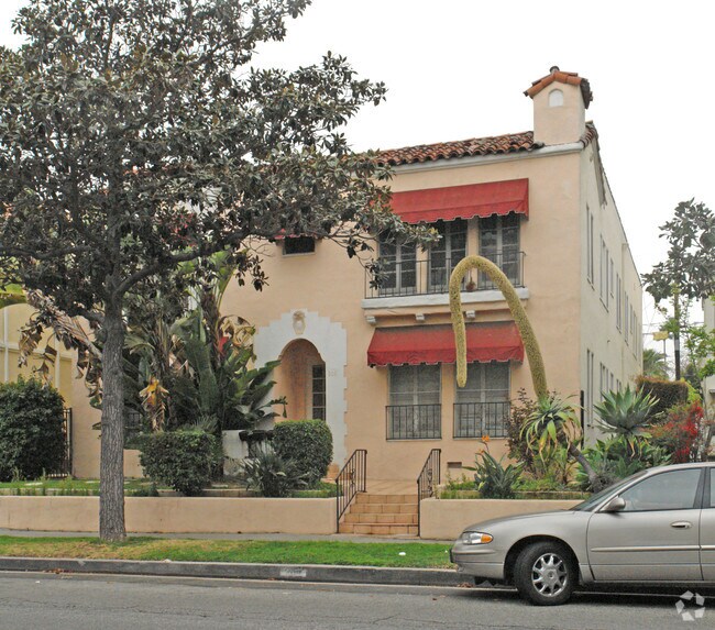 Building Photo - 209 S Doheny Dr