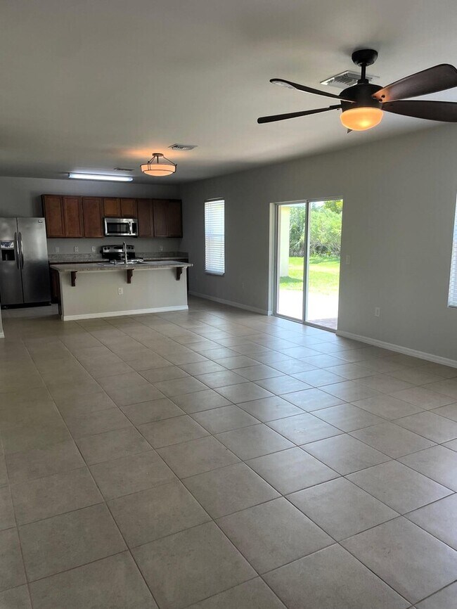 Building Photo - NE Cape Coral Single Family Home