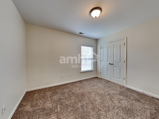 Building Photo - 407 Pine Hill Ln