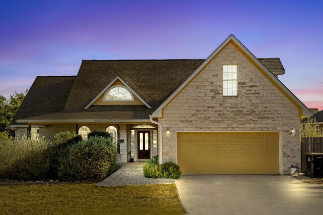 Building Photo - 11 Elmwood Cir