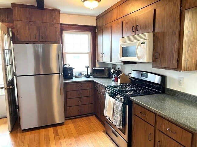 Building Photo - 5 Glenmont Rd