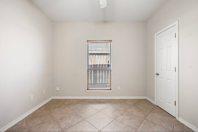 Building Photo - 2529 Windrose Dr