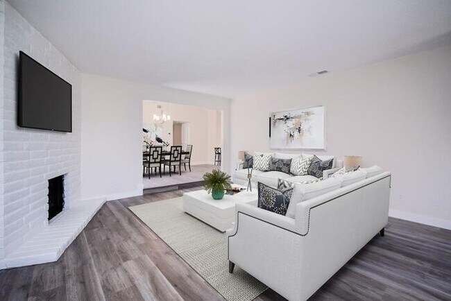 Building Photo - Beautiful fully remodeled 3-bedroom 2 bath...