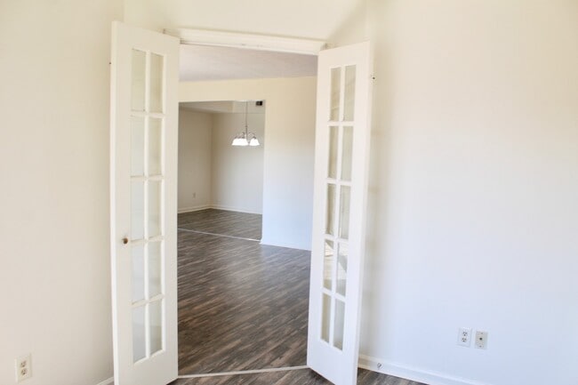 Building Photo - 1030-3 Blue Ridge Dr