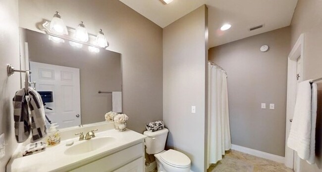 Building Photo - 609 St Andrews Dr