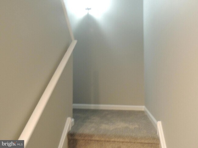 Building Photo - 404 Pinebrooke Cir