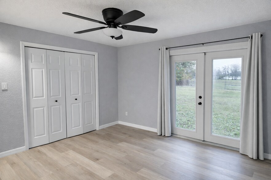 Building Photo - 727 Engel Dr