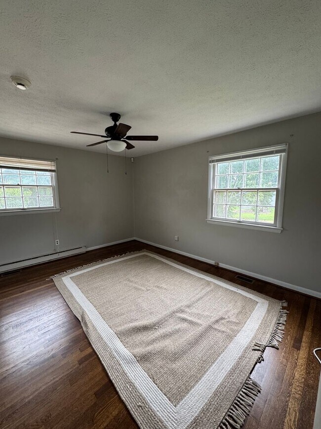 Building Photo - Spacious 3 Bedroom Home with Office, Pool, & Lawn Care Included – Hudson, NC