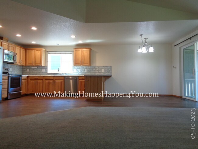 Building Photo - 405 Lavender St