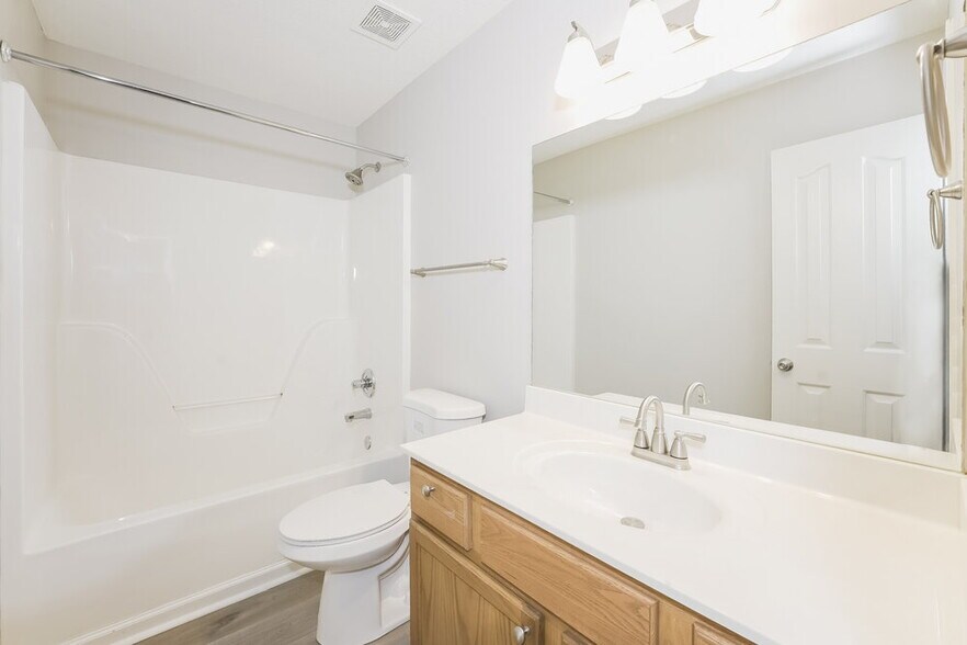 Building Photo - 1547 St Andrews Dr