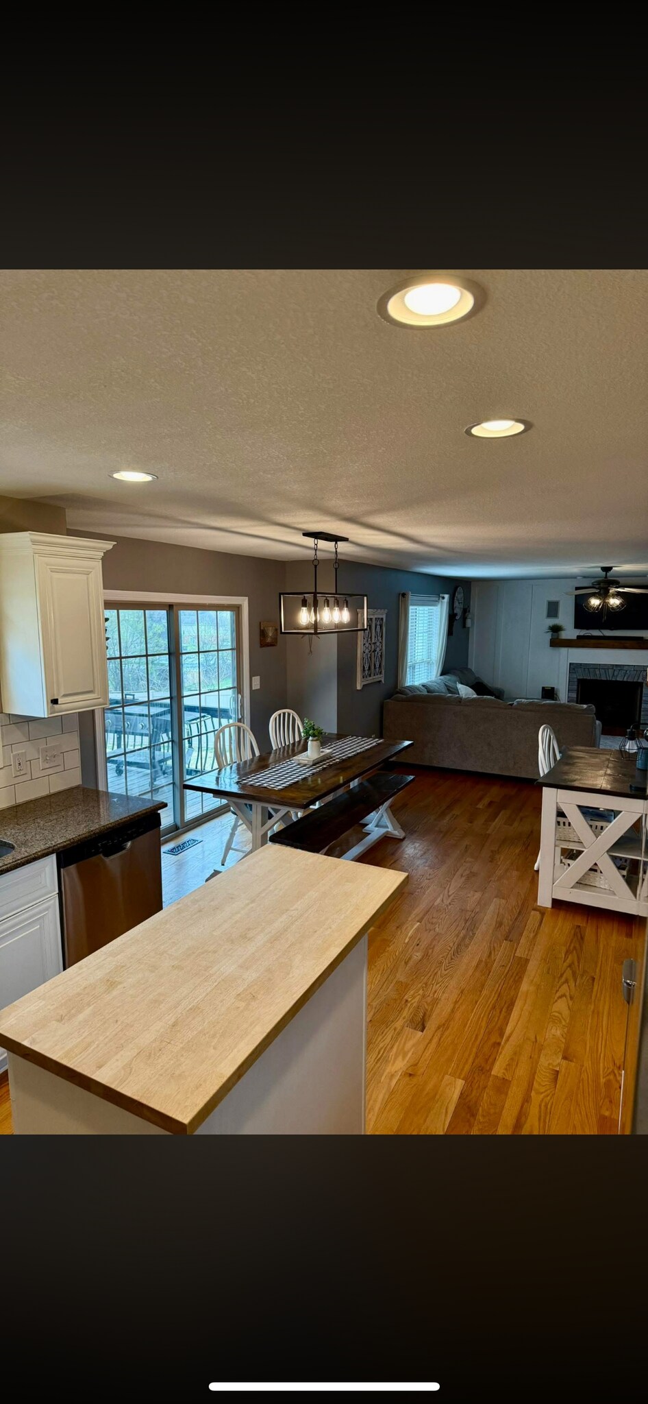 Building Photo - 812 Carousel Ct