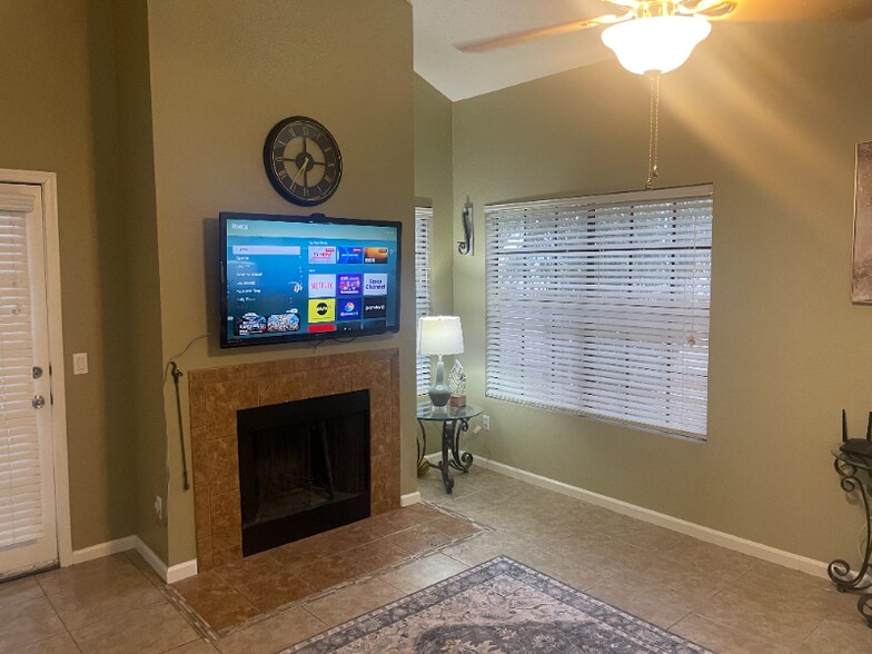 Building Photo - 3210 E Calle De La Punta