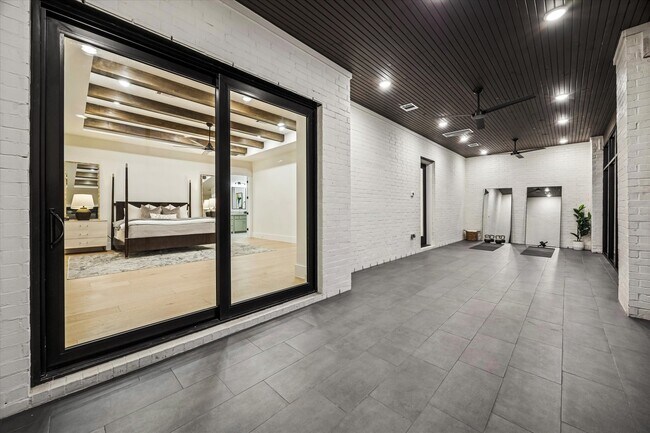 Building Photo - 431 W 30th St