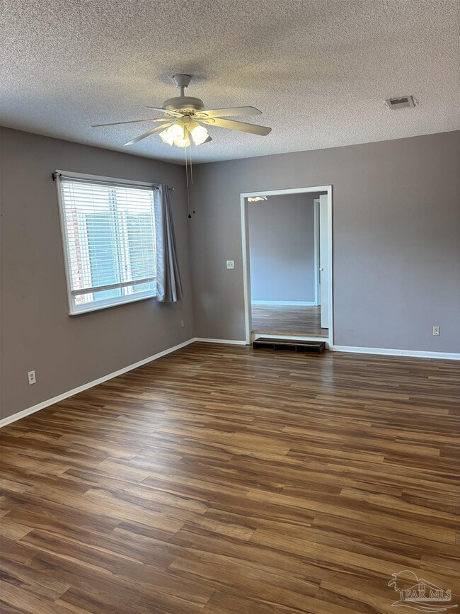 Building Photo - 301 Teakwood Cir