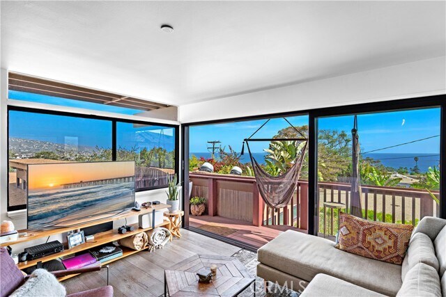 Building Photo - 290 La Brea St