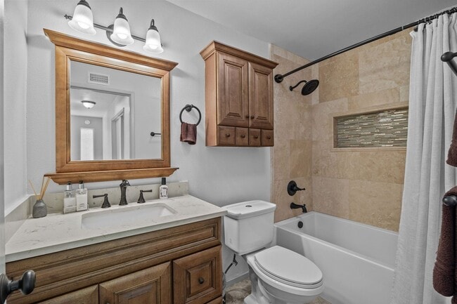 Building Photo - Beautiful Townhome in Mission Viejo