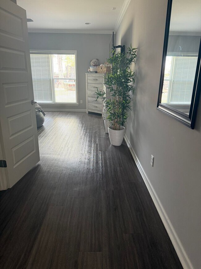 Building Photo - Beautiful 4 BR 2 bath in Prospect Ridge area