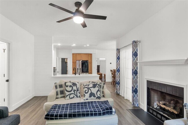 Building Photo - 717 Lantern Pl