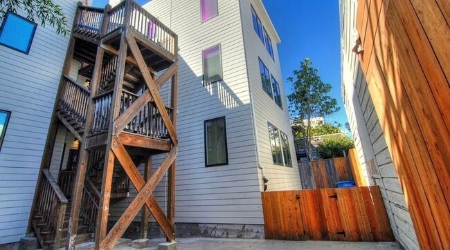 Building Photo - 1373 Minna St