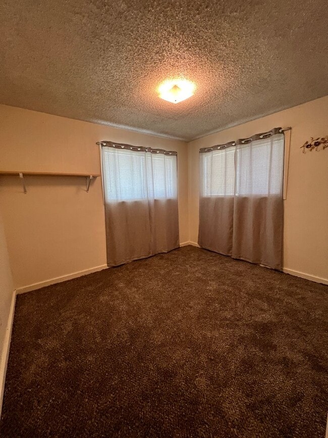Building Photo - Cozy Home on Corner Lot!