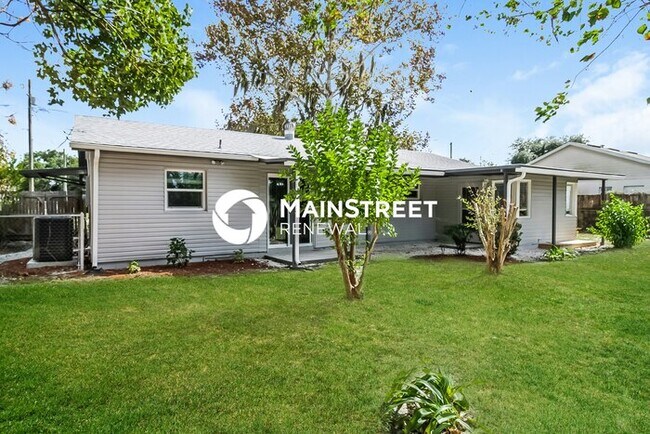 Building Photo - 3 Bedroom Pet-Friendly Home in LEESBURG, FL with Main Street Renewal
