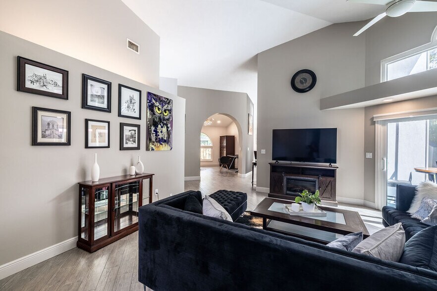 Building Photo - 9330 Seagrape Dr