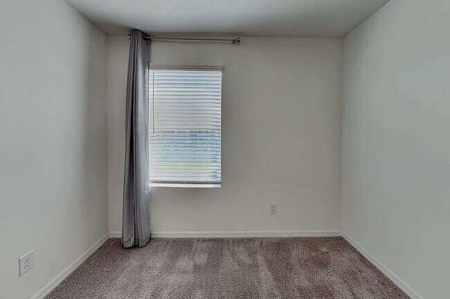 Building Photo - 3326 Azolla St