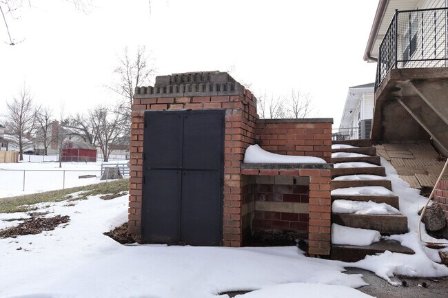 Building Photo - Beautiful 4 Bed 2 Bath w/2 Car Garage