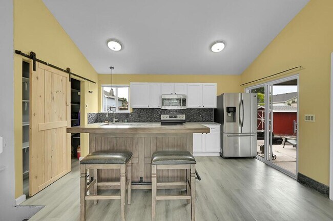 Building Photo - 2034 Buckeye Ave