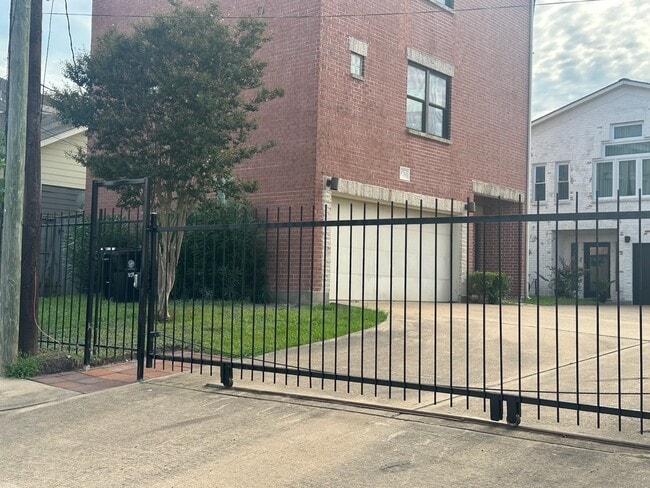 Building Photo - 9716 Linkmeadow Ln