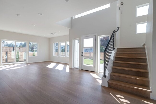 Building Photo - Beautiful 1 year old home in Pacific Wa