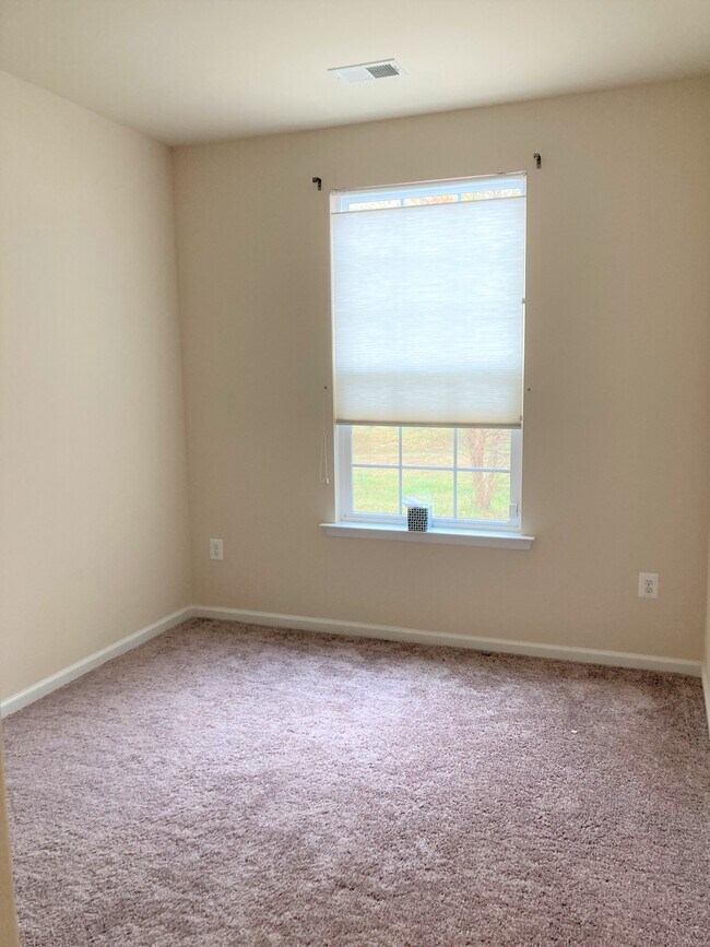 4th Bedroom - 8 Lamplighter Ln