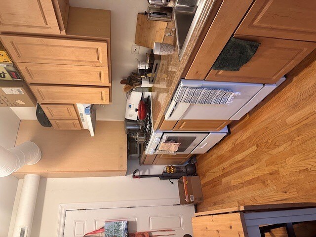 Building Photo - 4626 N Lincoln Ave