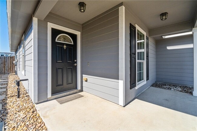 Building Photo - 2317 White Star Dr