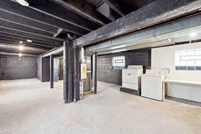 Building Photo - 310 E 138th St