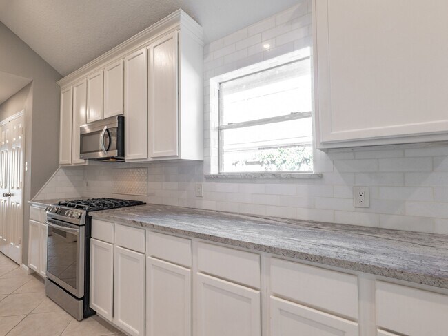 Building Photo - 12807 Village Way Dr