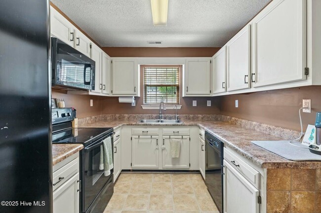 Building Photo - 1162 Shroyer Cir