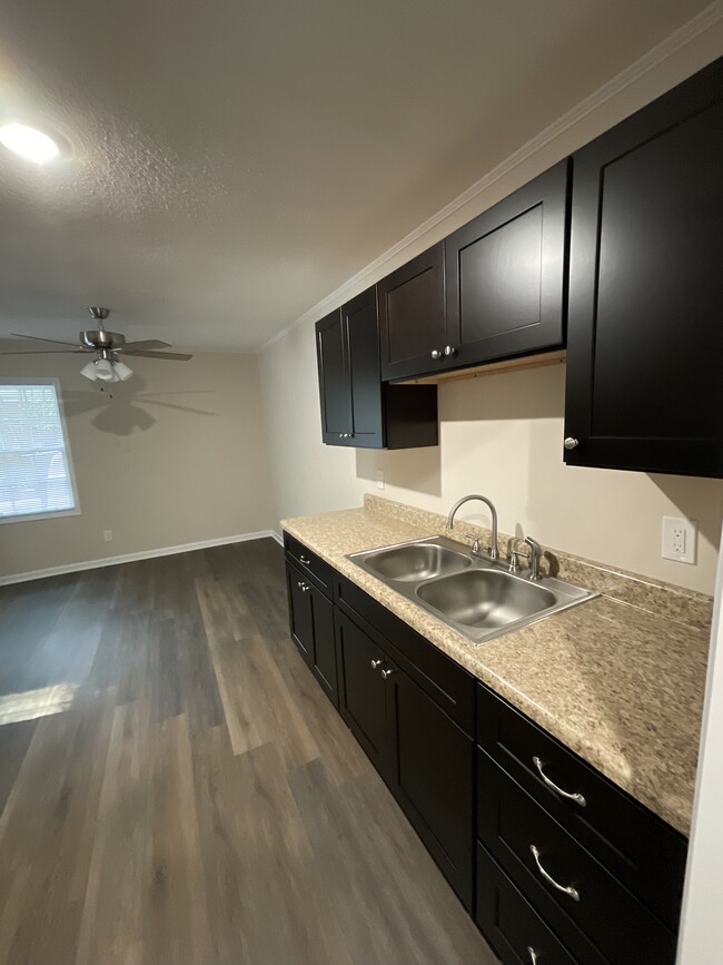 Building Photo - 1210 Dunwoody Dr