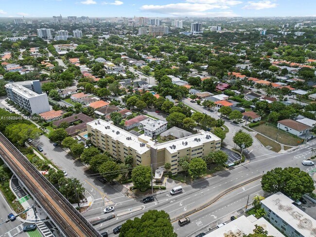 Building Photo - 2690 SW 22nd Ave