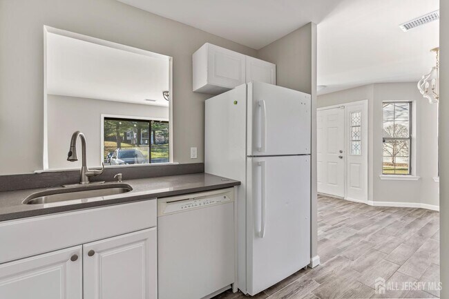 Building Photo - 2301 Bayhead Dr