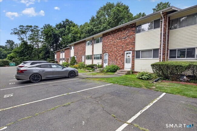 Building Photo - 1141 Waterbury Rd