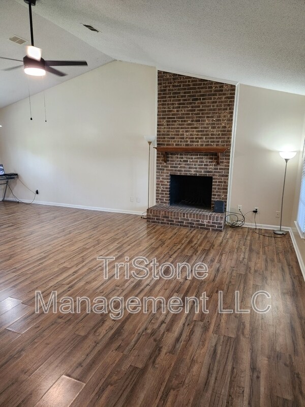 Building Photo - 501 Mary Charlotte Dr