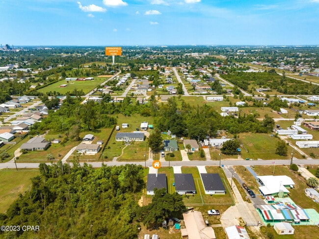 Building Photo - 526 Camellia Ave