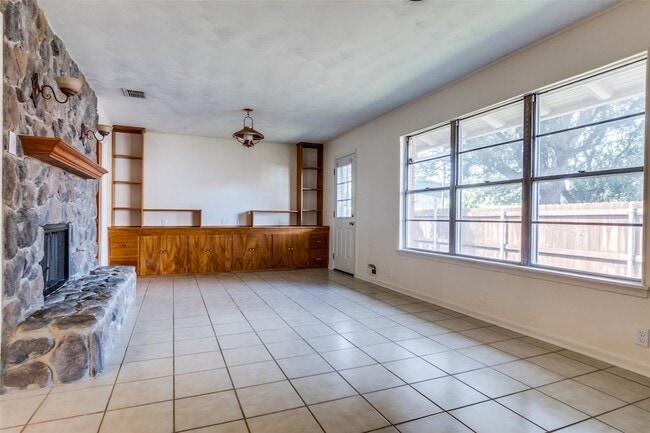 Building Photo - 7232 Syracuse Dr