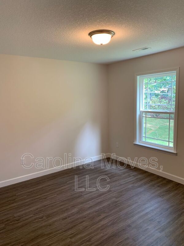 Building Photo - 147 Cosmos Ln