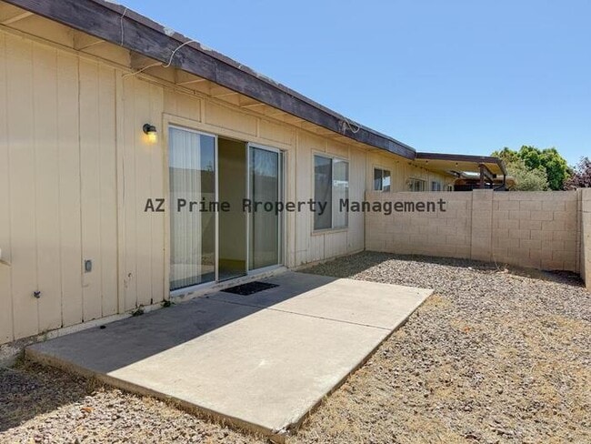 Building Photo - 812 W Duke Dr